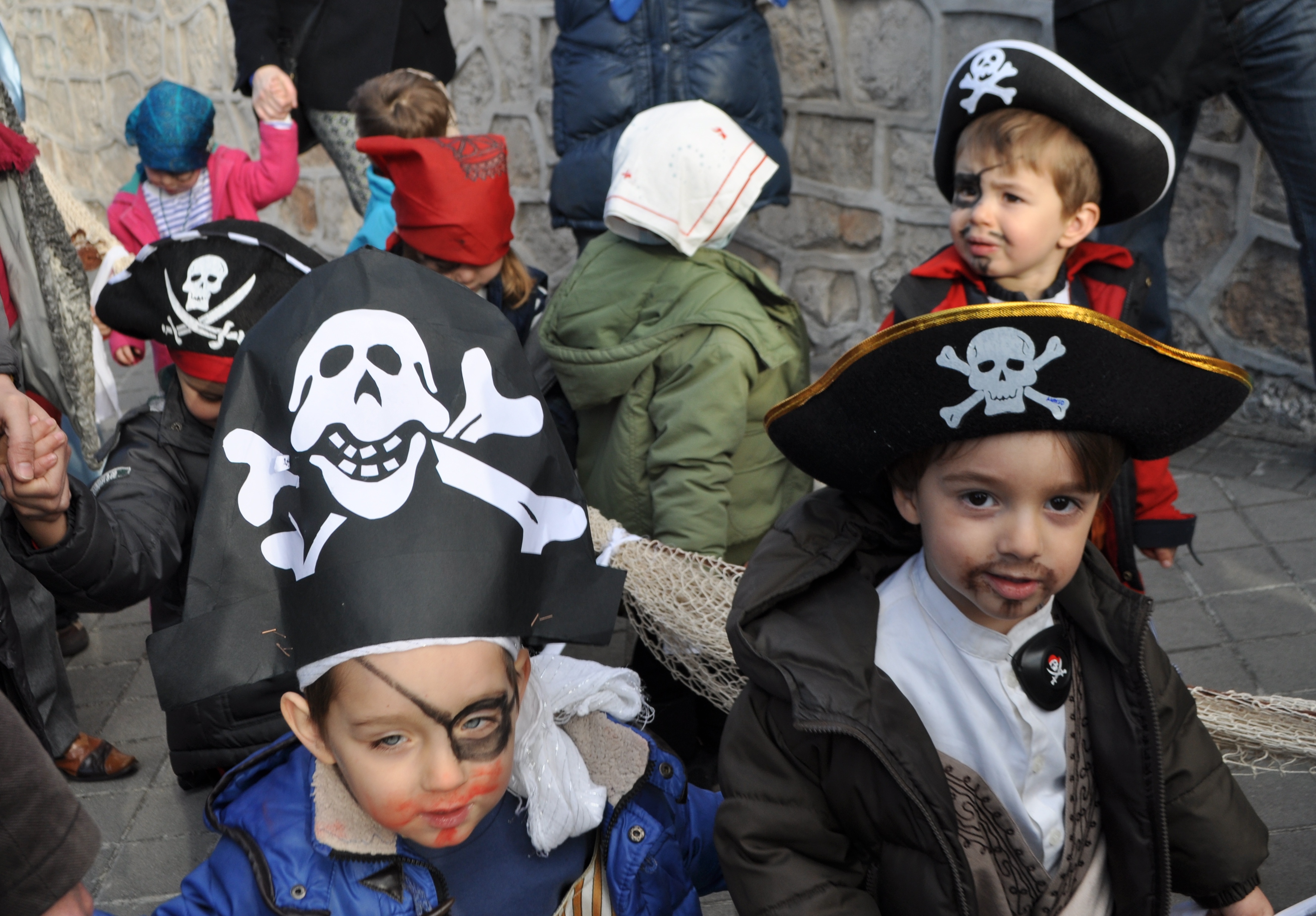 Piratas en el recorrido del carnaval de la escuela infantil CSIC (Foto: Cultura Científica CSIC).
